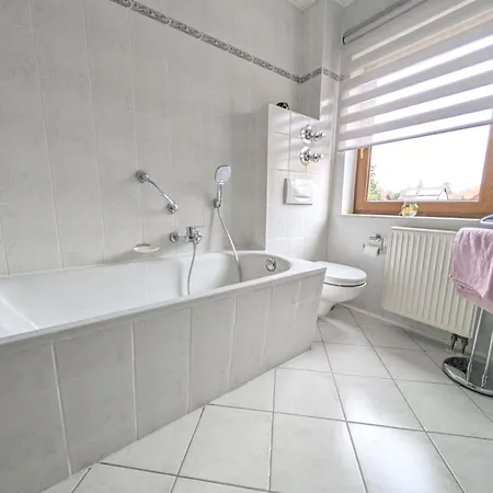 Schöne 2-raumwohnung Inklusive Infrarot-wärmekabine Apartment