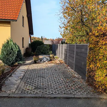 Schoene 2-raumwohnung Inklusive Infrarot-waermekabine * Grossrohrsdorf