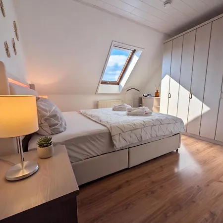 Schoene 2-raumwohnung Inklusive Infrarot-waermekabine Apartamento